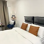 London City View Two Bedroom Entire Condo Enjoy River & City Views, Skyline Views